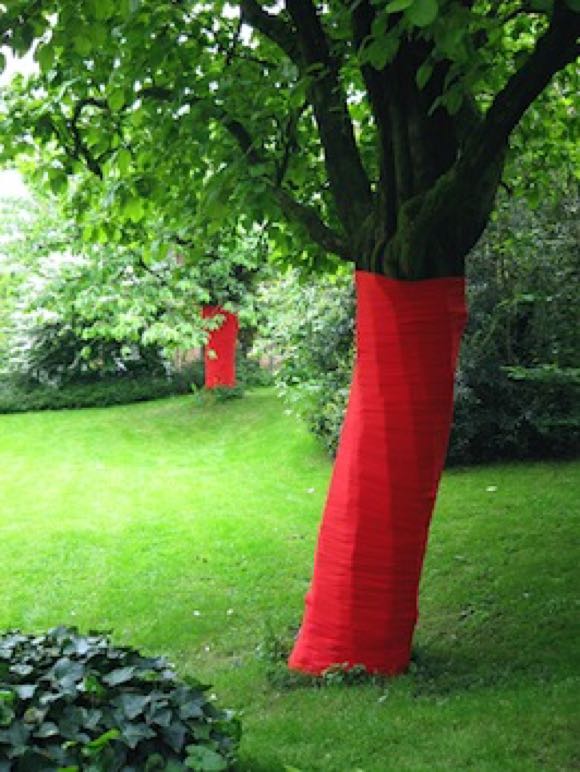 2010_7_Soft Cover_Textile bandages on apple tree_quince tree_gARTen_Kunstintervention in Binninger Gärten_180a