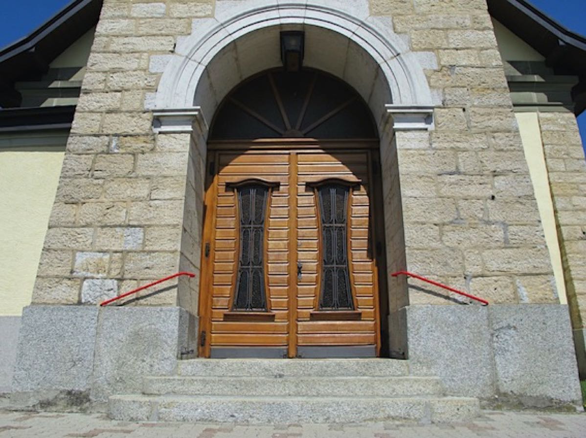 2015_2a_Le Fil Rouge_Textile bandages on handrail_ArtEdifice_Eglise à Villars-le -Terroir_180a